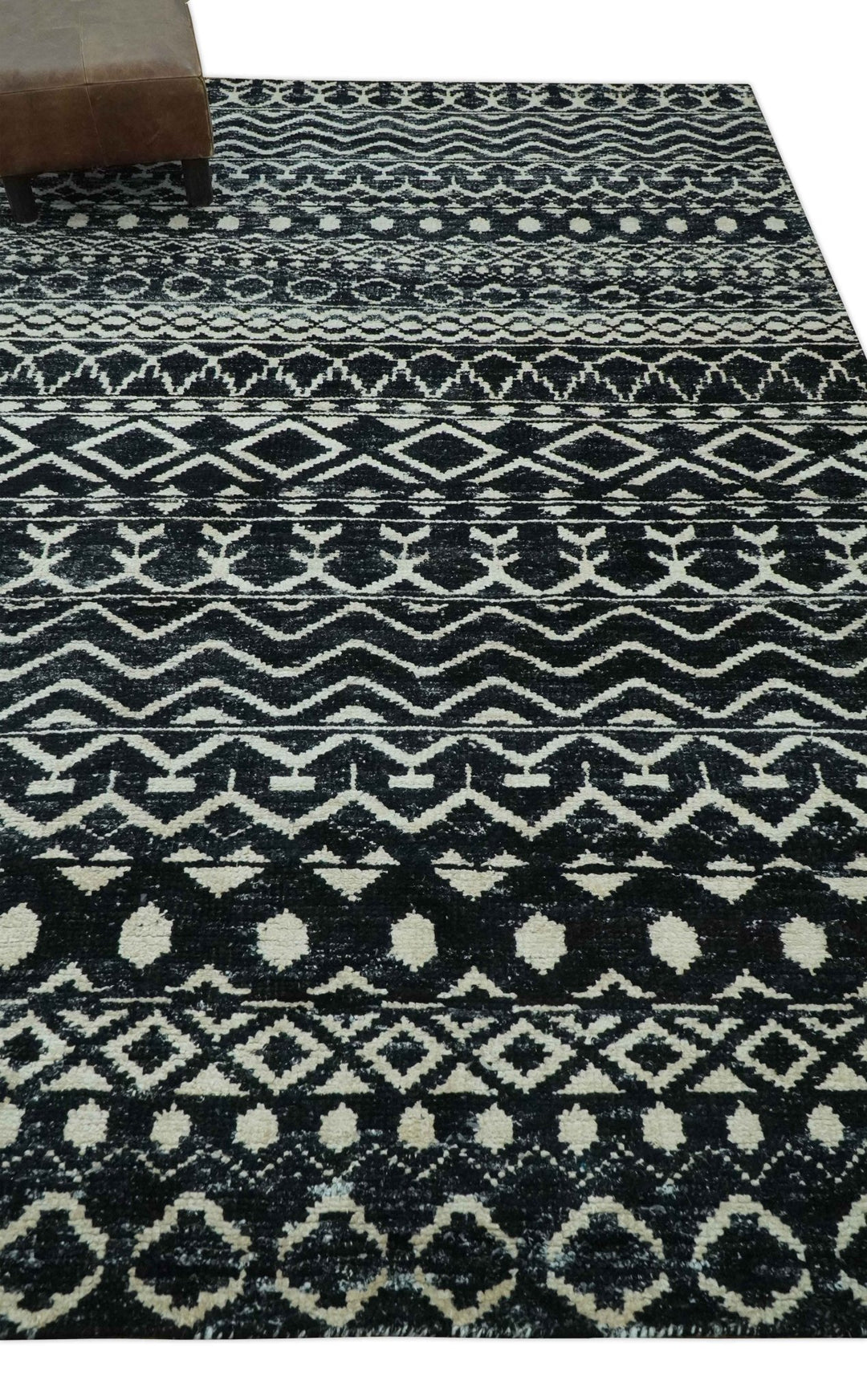 5.6x8.6 Black and Ivory Hand Knotted Southwestern Tribal Trellis wool Area Rug - The Rug Decor