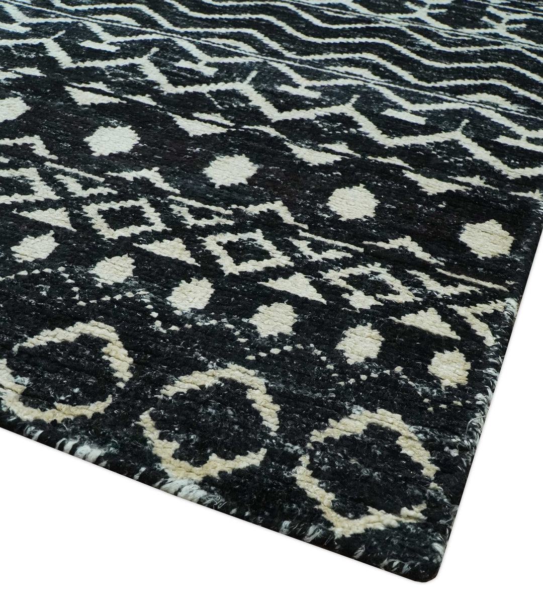 5.6x8.6 Black and Ivory Hand Knotted Southwestern Tribal Trellis wool Area Rug - The Rug Decor