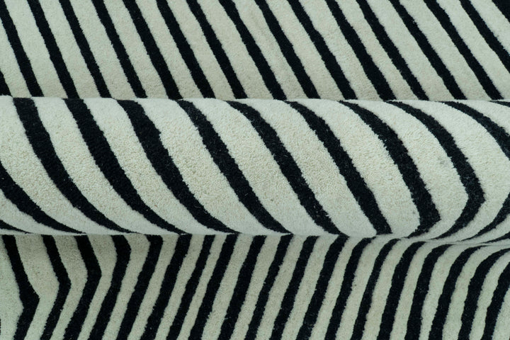 Modern Geometrical Pattern Black And White Hand Tufted Custom Made wool rug