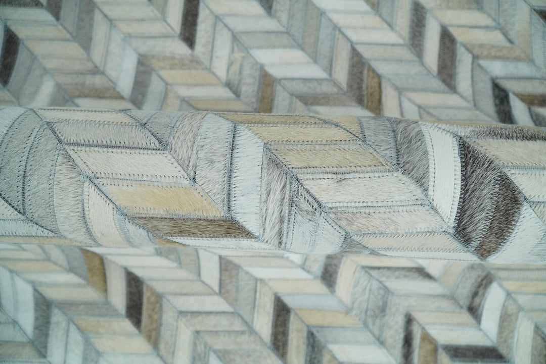 5x8 and 8x10 Genuine Leather Chevron Design Handmade Ivory and Silver Area Rug | LR4 - The Rug Decor