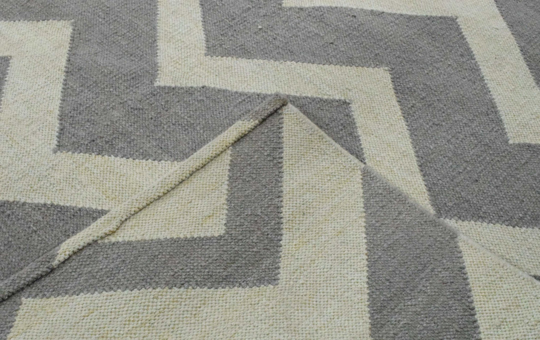 5x8 Dhurrie Rug,Grey and White Chevron Pattern Rug , Living, Dinning and Bedroom Rug | TRDDUR558 - The Rug Decor