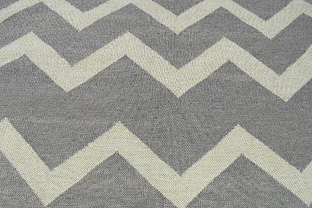 5x8 Dhurrie Rug,Grey and White Chevron Pattern Rug , Living, Dinning and Bedroom Rug | TRDDUR558 - The Rug Decor