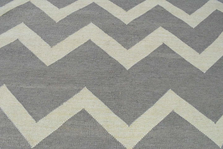 5x8 Dhurrie Rug,Grey and White Chevron Pattern Rug , Living, Dinning and Bedroom Rug | TRDDUR558 - The Rug Decor