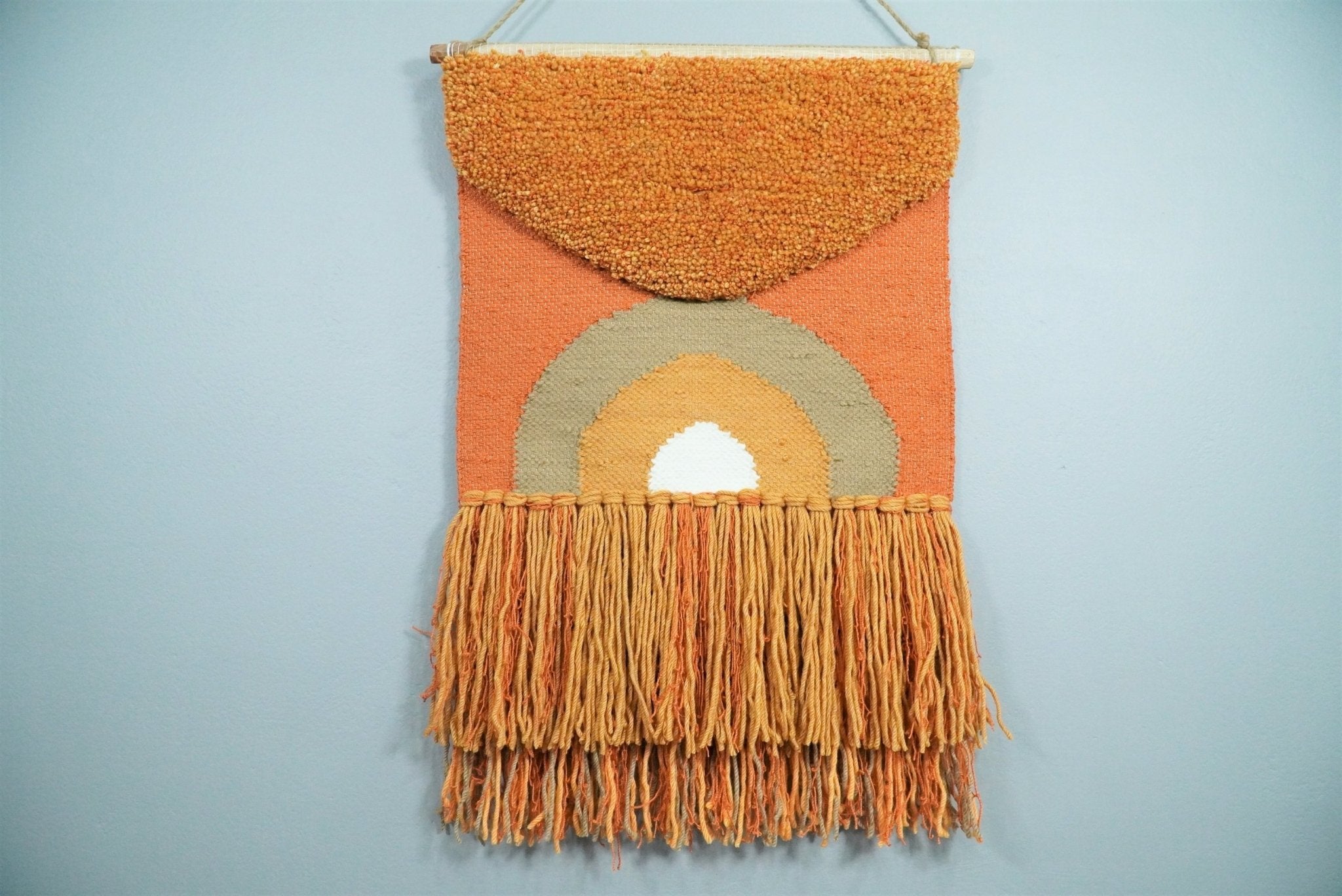 Woven Floral Wall Hanging autumn colours  Weaving loom projects, Handwoven  tapestry, Macrame patterns tutorials