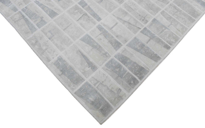 Ivory and White Handmade Area Rug Made With Fine Viscose - The Rug Decor