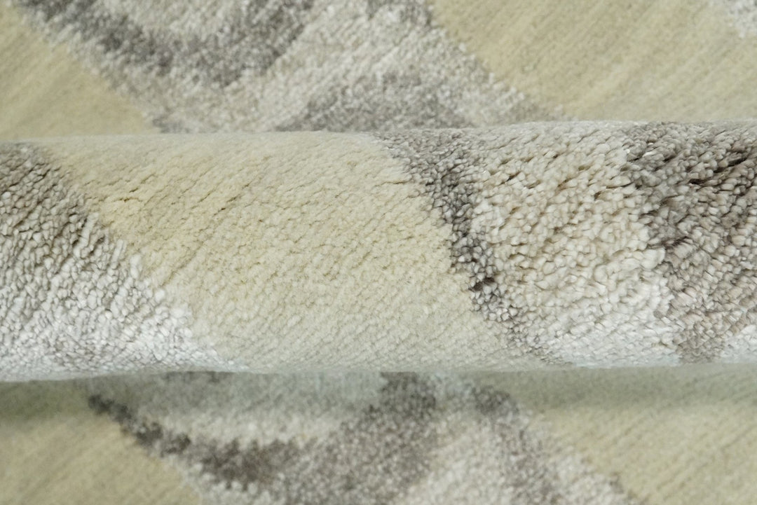 Modern Abstract 2x3 Beige and Gray Hand Knotted Entryway Wool and Silk Area Rug | TRD3367123 - The Rug Decor