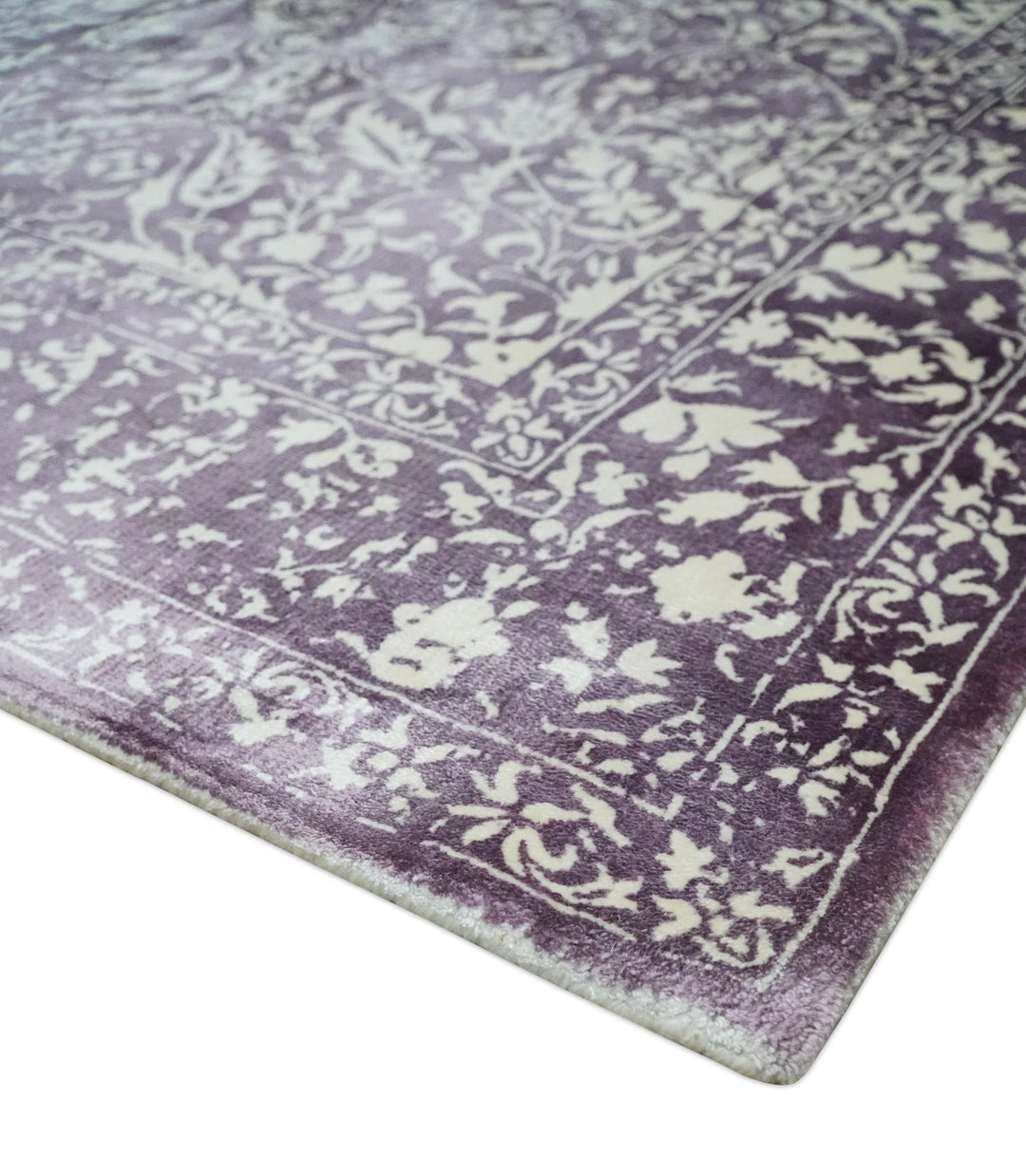Premium Style Floral Ivory and Dark Purple 5.6x8 Handloom Wool and Viscose Area Rug - The Rug Decor