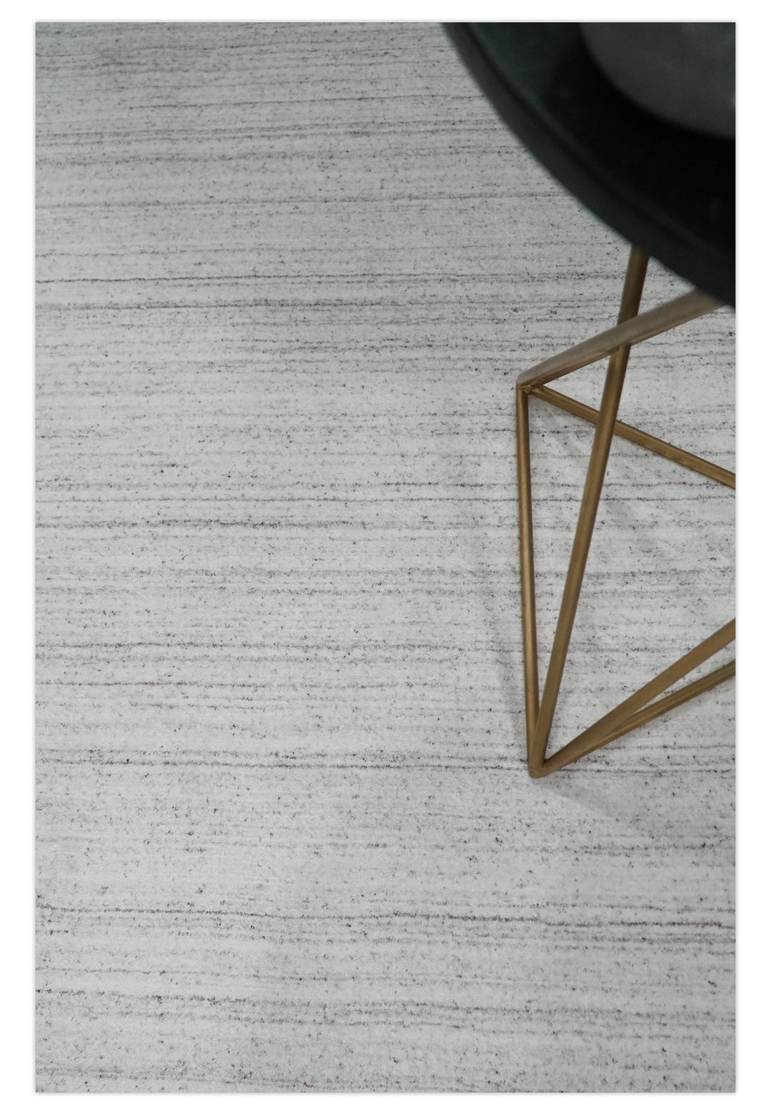 Shaded Solid White and Purple Scandinavian 5x7 Blended Wool Flatwoven Area Rug | HL27 - The Rug Decor