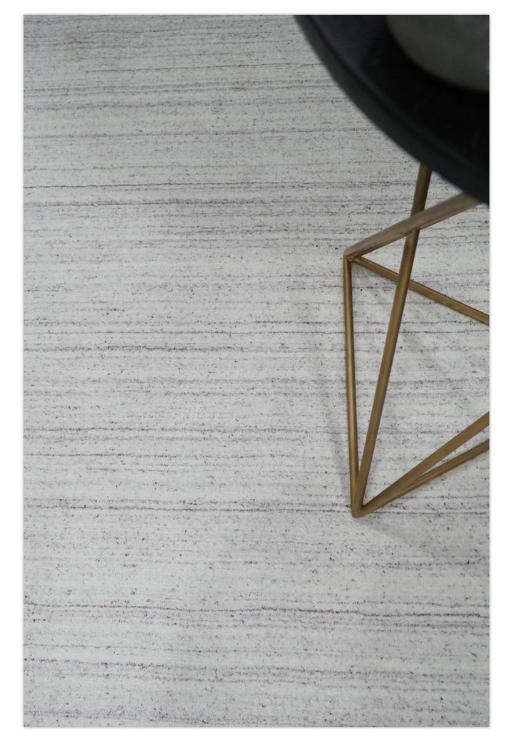 Shaded Solid White and Purple Scandinavian 5x7 Blended Wool Flatwoven Area Rug | HL27 - The Rug Decor