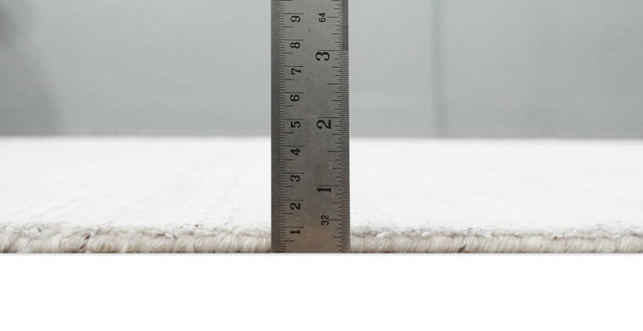 Shaded Solid White and Purple Scandinavian 5x7 Blended Wool Flatwoven Area Rug | HL27 - The Rug Decor