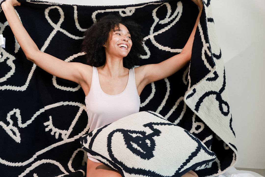 Soft and Stylish Cozy Face Design Woven Throw - The Rug Decor