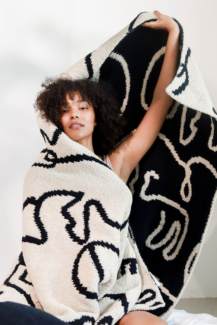 Soft and Stylish Cozy Face Design Woven Throw - The Rug Decor