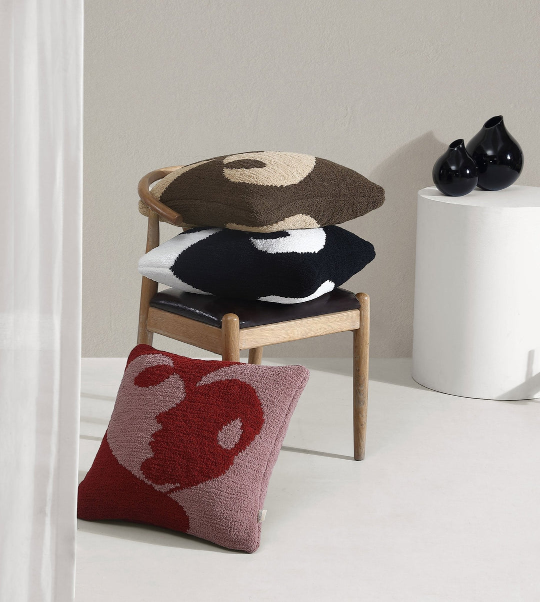 Soft, Warm, and Stylish Cozy Face Print Throw Pillow - The Rug Decor