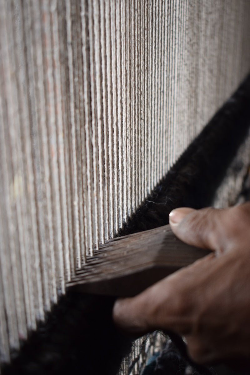 What is a Hand-knotted Rug & How to Tell if it is Hand Knotted? - The Rug Decor
