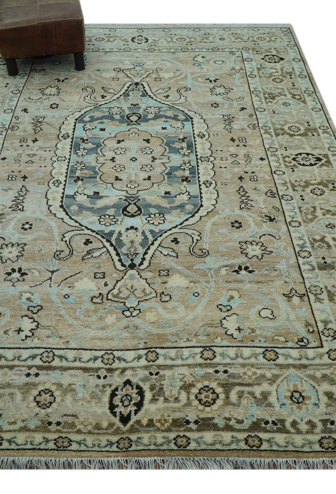Traditional Oriental Design Beige Hand knotted 6x8.7 Wool Area Rug