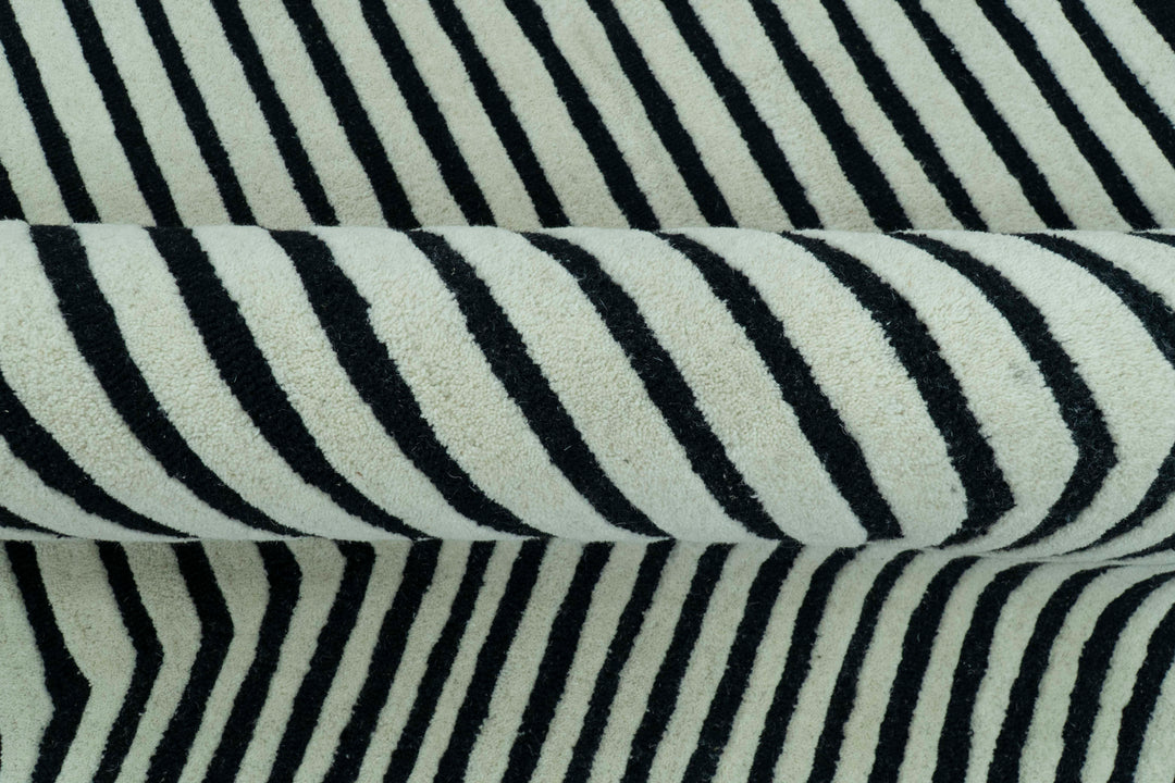 Modern Geometrical Pattern Black And White Hand Tufted Custom Made wool rug