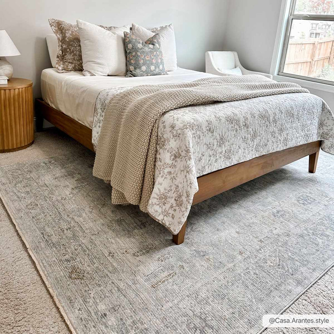 Ayarn Traditional Style Beige And Gray Area Rug