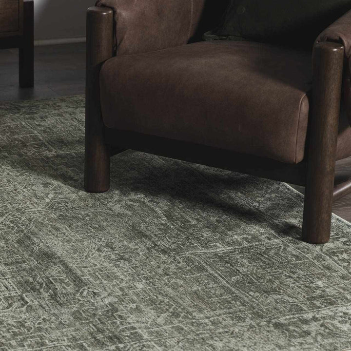 Anakin Traditional Style Green Area Rug