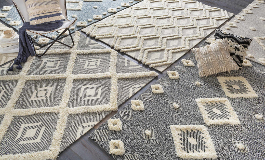 Curllsville Traditional Blue And Ivory Hand Tufted Wool Area Rug