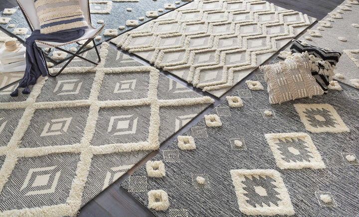 Curllsville Traditional Blue And Ivory Hand Tufted Wool Area Rug
