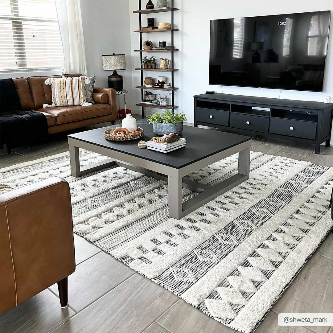 Corry Modern Style Ivory And Black Hand Woven Area Rug