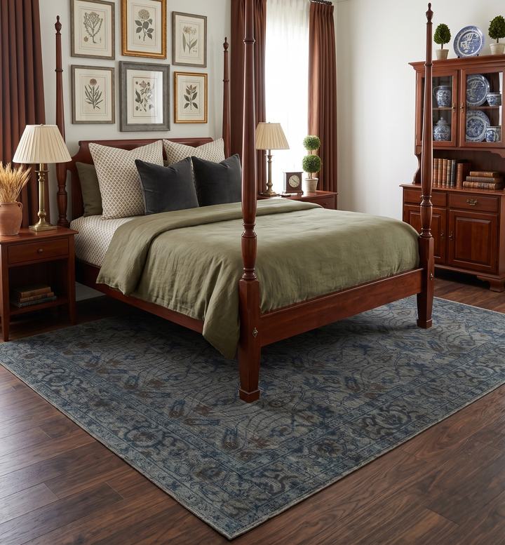 Antique look Gray, Taupe and Gray 8x10 Traditional Design wool Rug