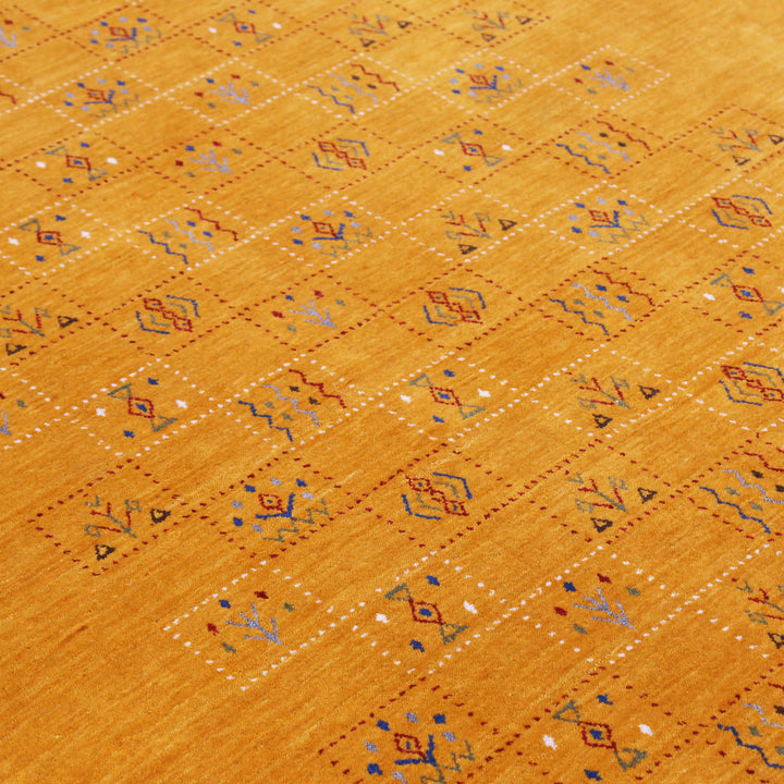 Gold Center Pattern Hand Loomed Wool Area Rug