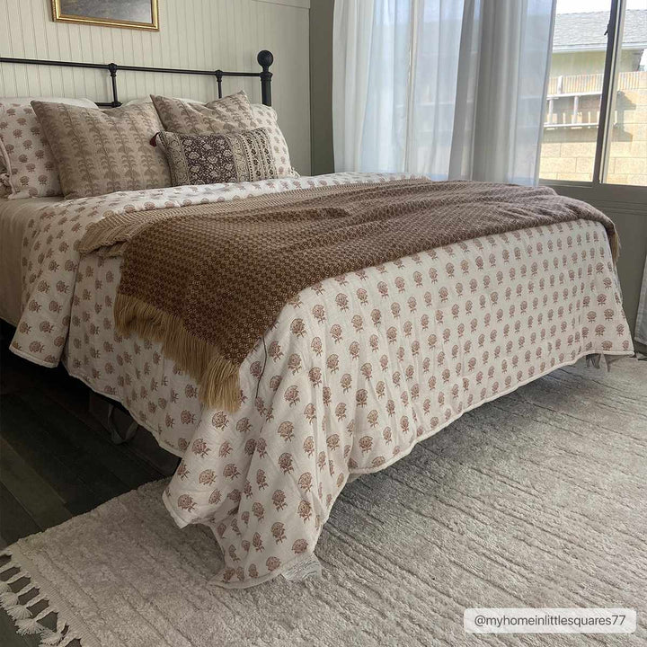 Ibarra Modern Style Ivory Area Rug