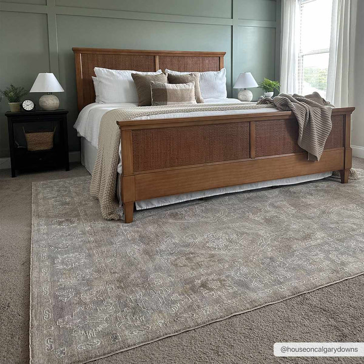 Istas Traditional Style Beige And Gray Area Rug