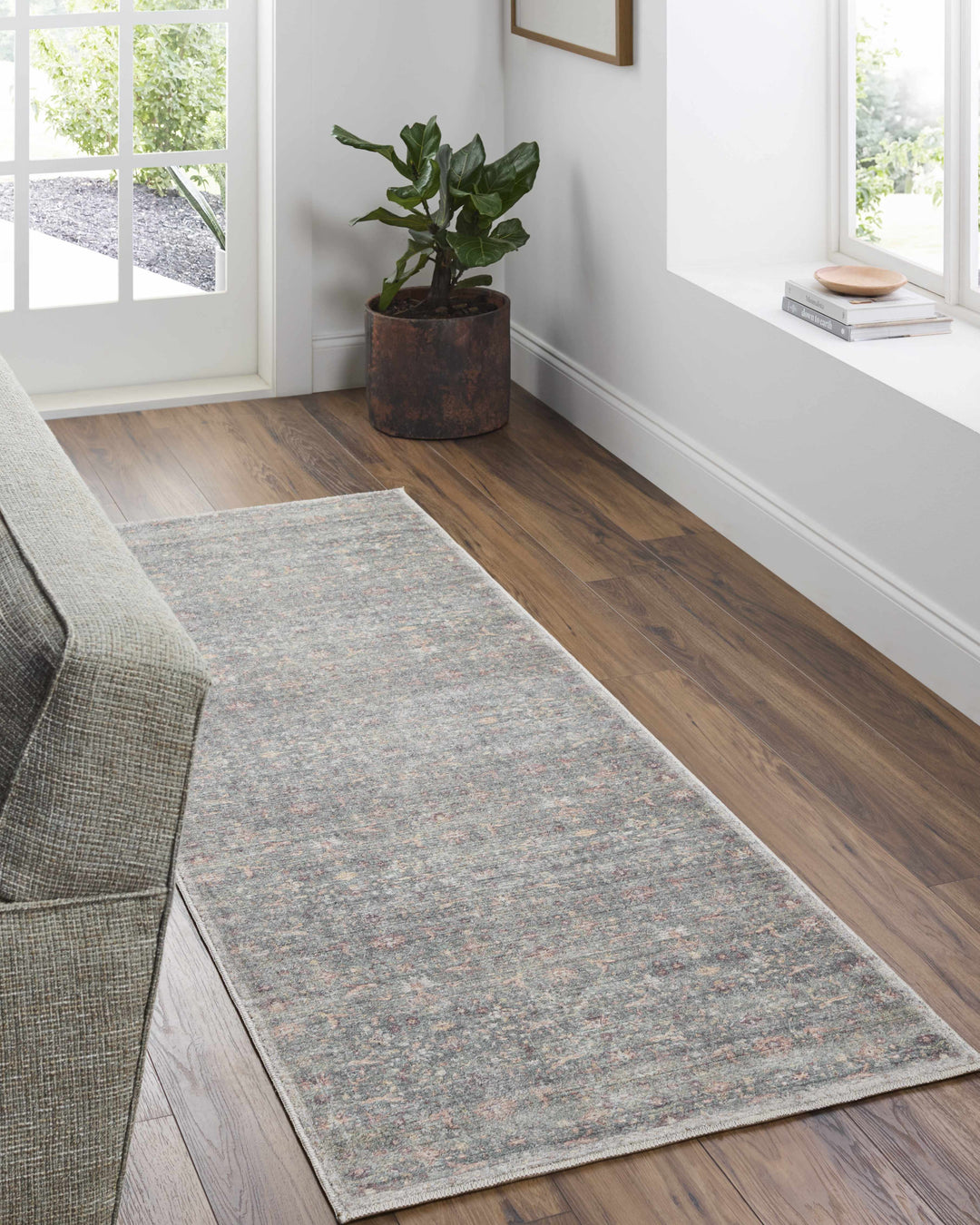 Amasai Traditional Style Gray And Charcoal Area Rug