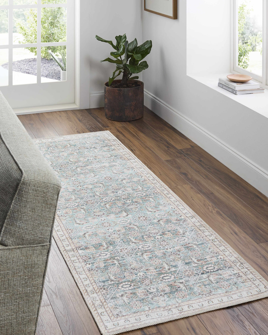 Ayanna Traditional Transitional Gray Washable Rug