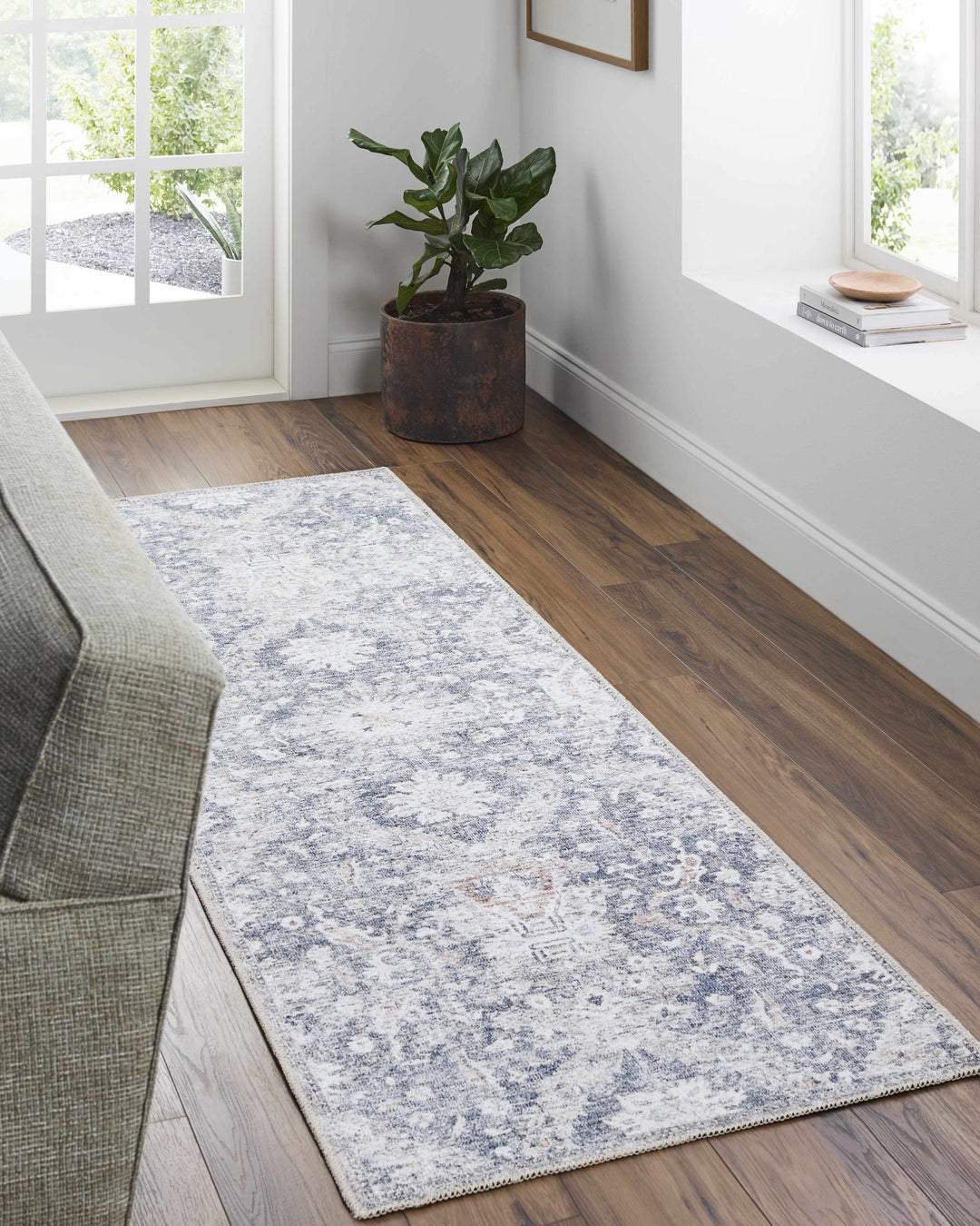 Arnaud Traditional Style Blue And Beige Washable Area Rug