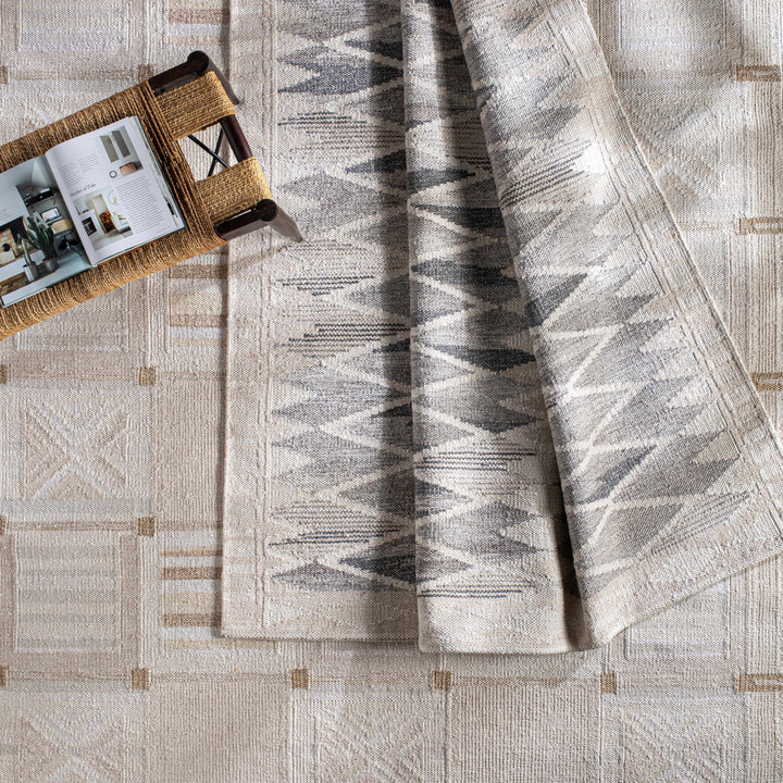 Pearcedale Modern Geometrical Design Ivory And Beige Area Rug