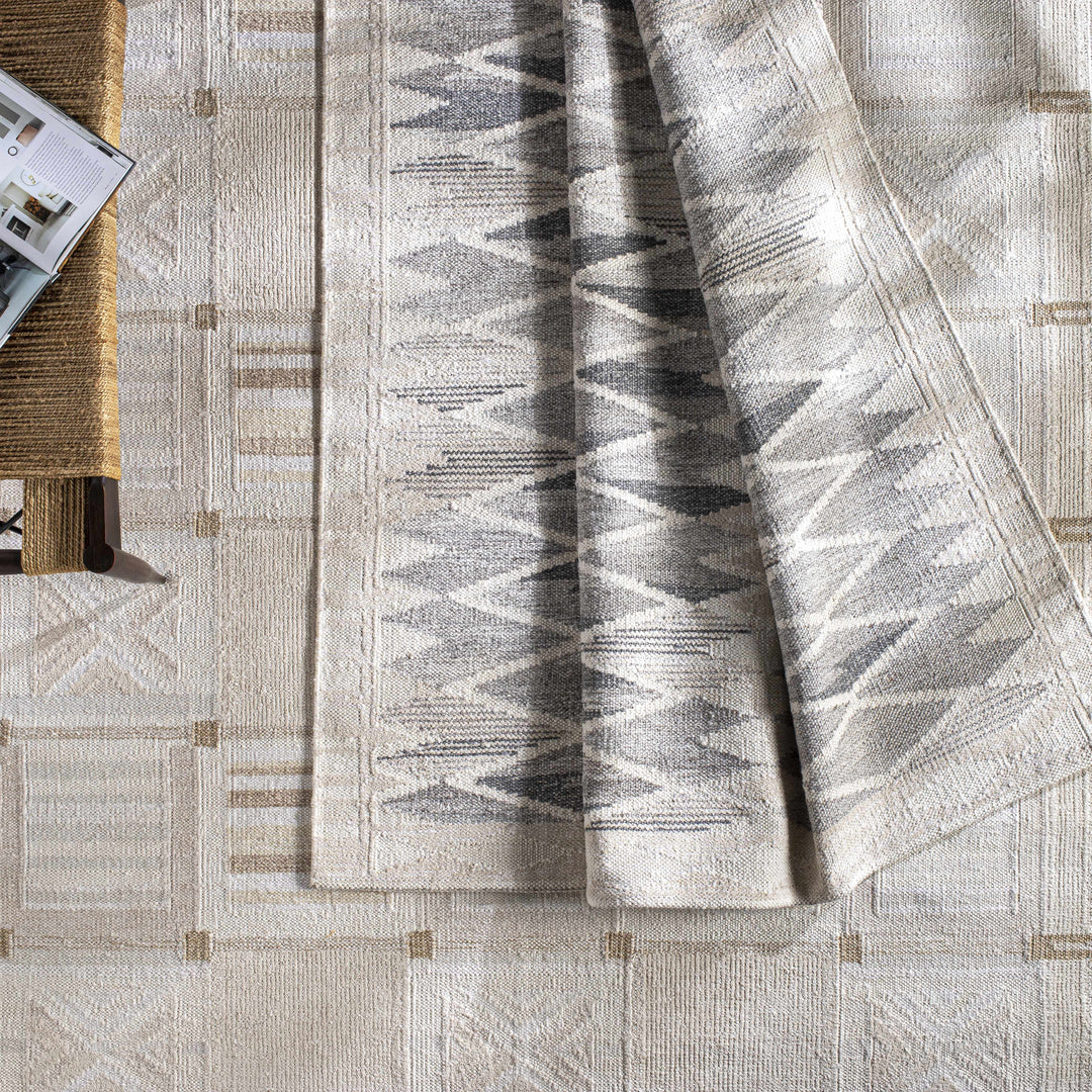 Pearcedale Modern Geometrical Design Ivory And Beige Area Rug