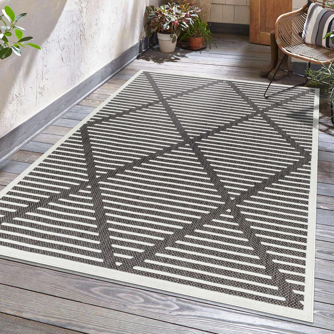 Anah Geometrical Black And Ivory Outdoor Rug