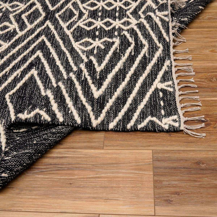 Skedee Modern Gemetrical Design Black Hand Woven Area Rug