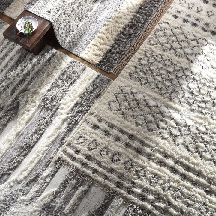 Kingsthorpe Modern Style Ivory And Gray Hand Woven Area Rug