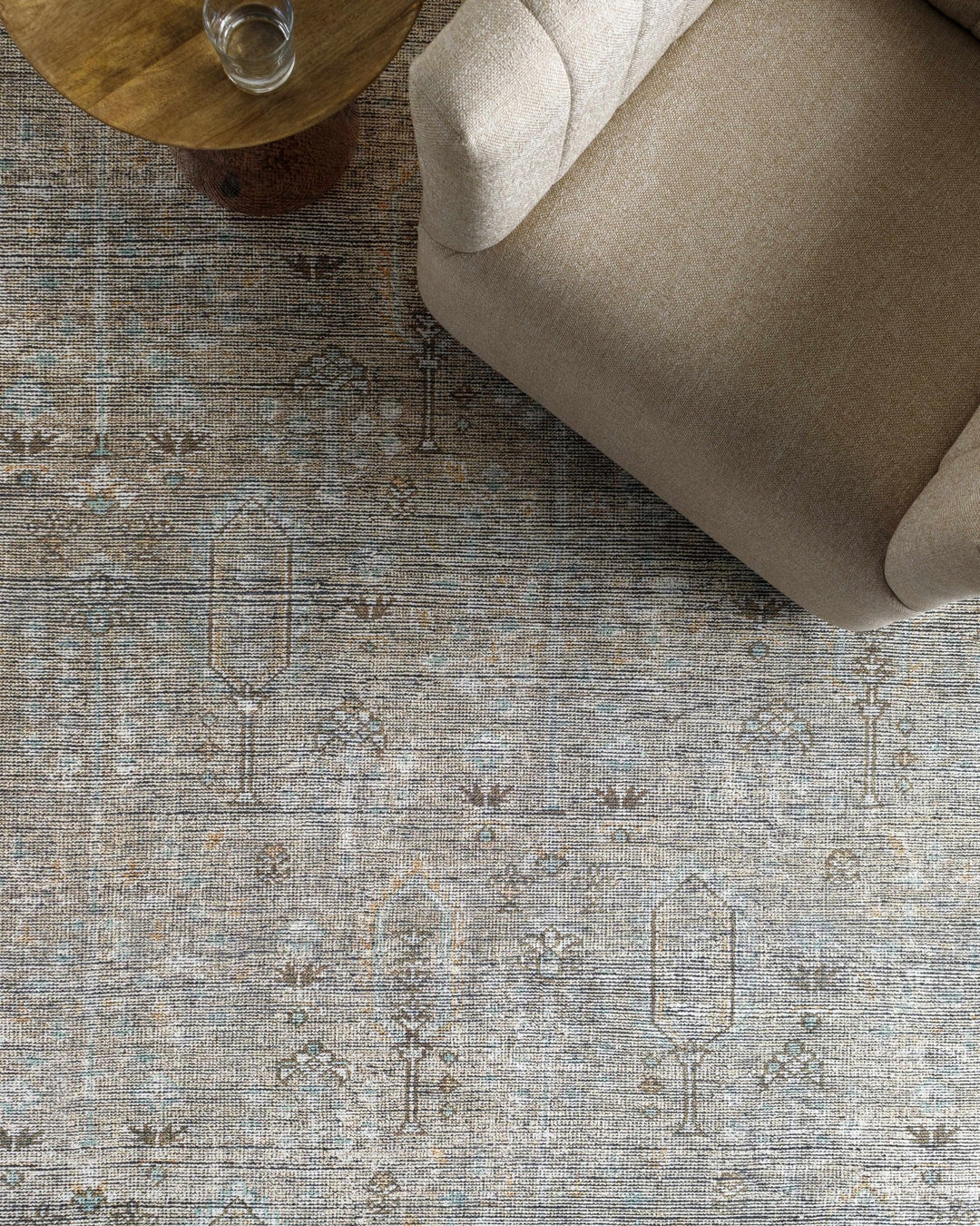 Aglaja Traditional Style Gray Machine Washable Area Rug - The Rug Decor