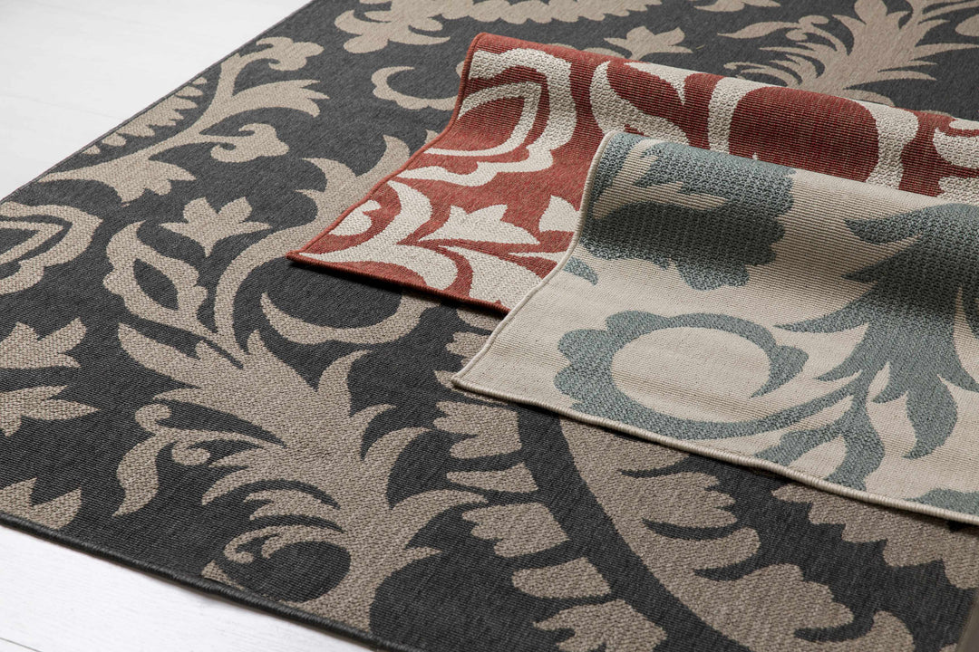 Loughton Black Traditional Style Area Rug