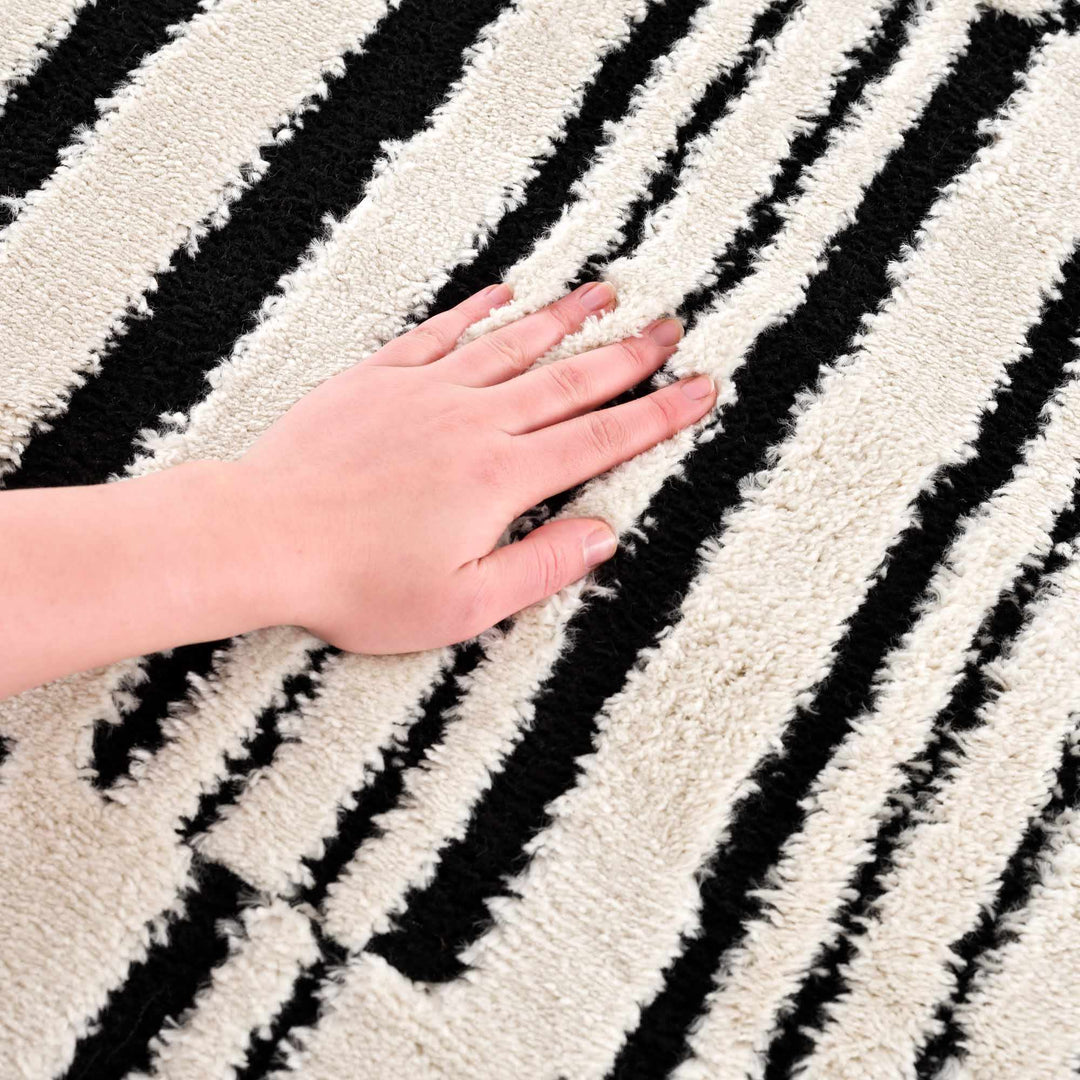 Bansi Modern Style Ivory And Black Area Rug - The Rug Decor