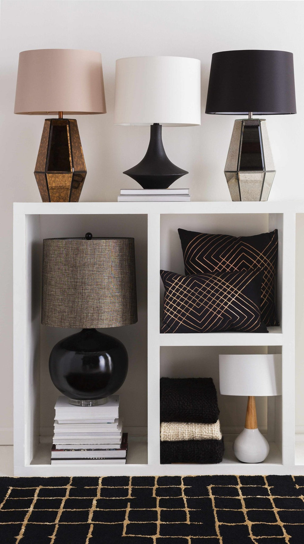 Baugo Contemporary White Ceramic Table Lamp - The Rug Decor