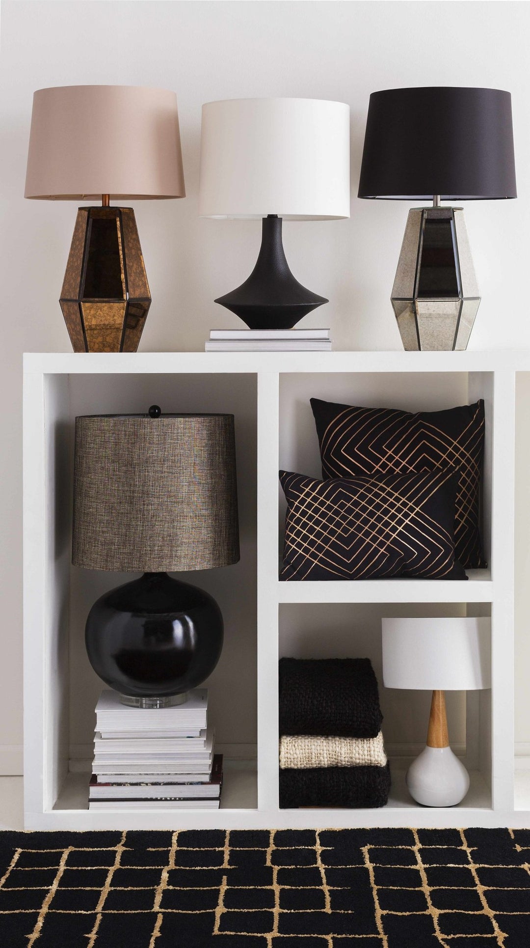 Baugo Contemporary White Ceramic Table Lamp - The Rug Decor
