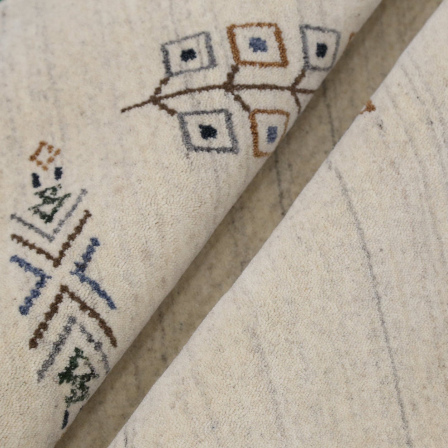 Beige Center Medallion Design Hand Loomed Wool Area Rug - The Rug Decor