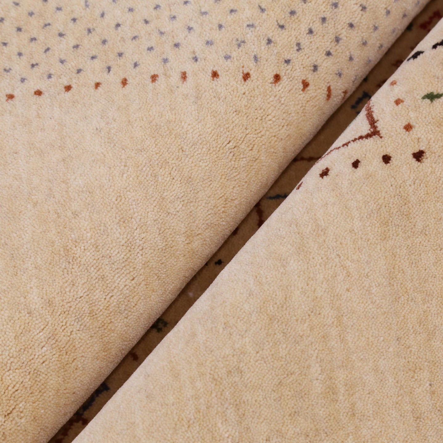 Beige Center Pattern Hand Loomed Wool Area Rug - The Rug Decor