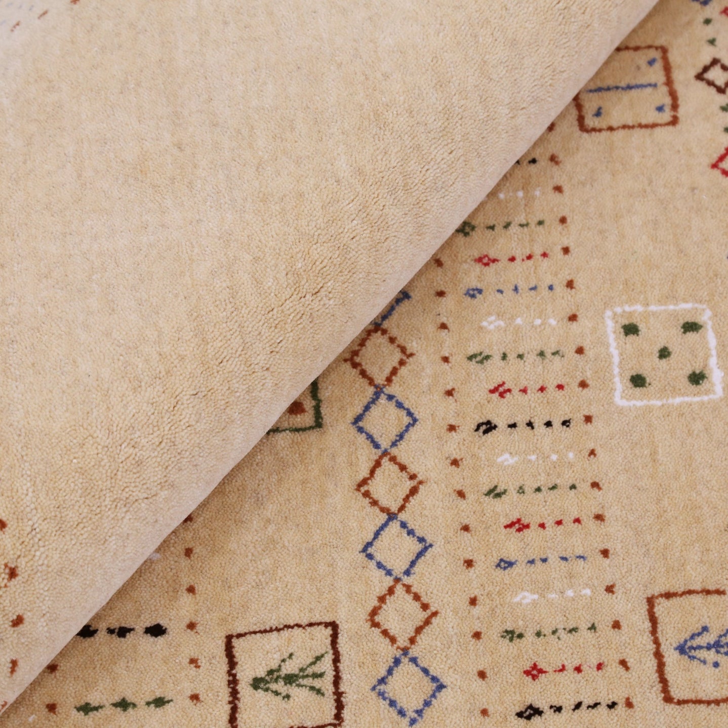 Beige Center Pattern Hand Loomed Wool Area Rug - The Rug Decor