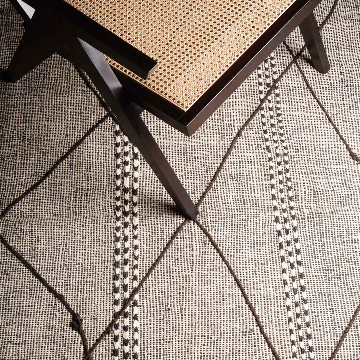 Black And White Contemporary Moroccan Design Hand Knotted 6.6x9.6 Wool Rug - The Rug Decor