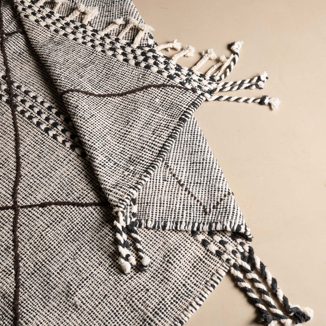 Black And White Contemporary Moroccan Design Hand Knotted 6.6x9.6 Wool Rug - The Rug Decor