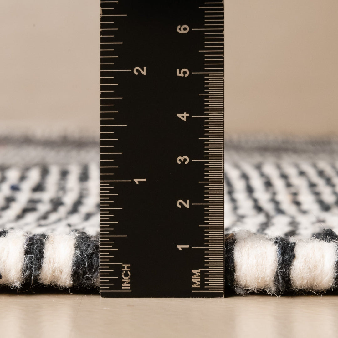 Black And White Contemporary Moroccan Hand Knotted 5x8.7 Wool Rug - The Rug Decor