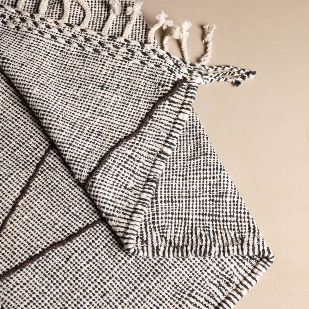 Black And White Contemporary Moroccan Hand Knotted 5x8.7 Wool Rug - The Rug Decor