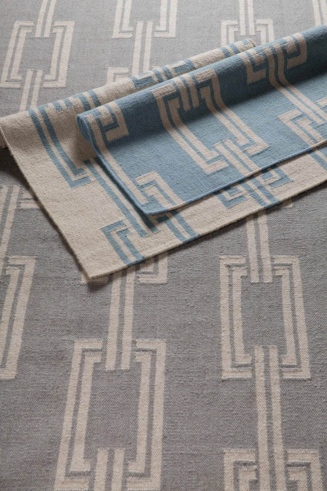 Brundidge Geometric Design Ivory And Gray Area Rug - The Rug Decor